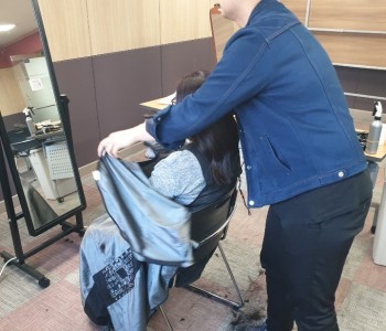 자활참여주민 이미용봉사 이미지